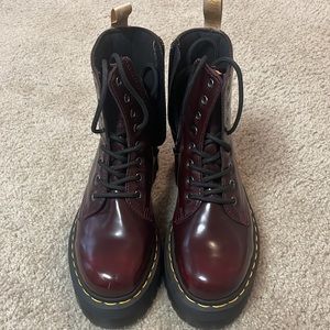 JADON BOOT SMOOTH LEATHER PLATFORMS BURGUNDY Dr. Martens